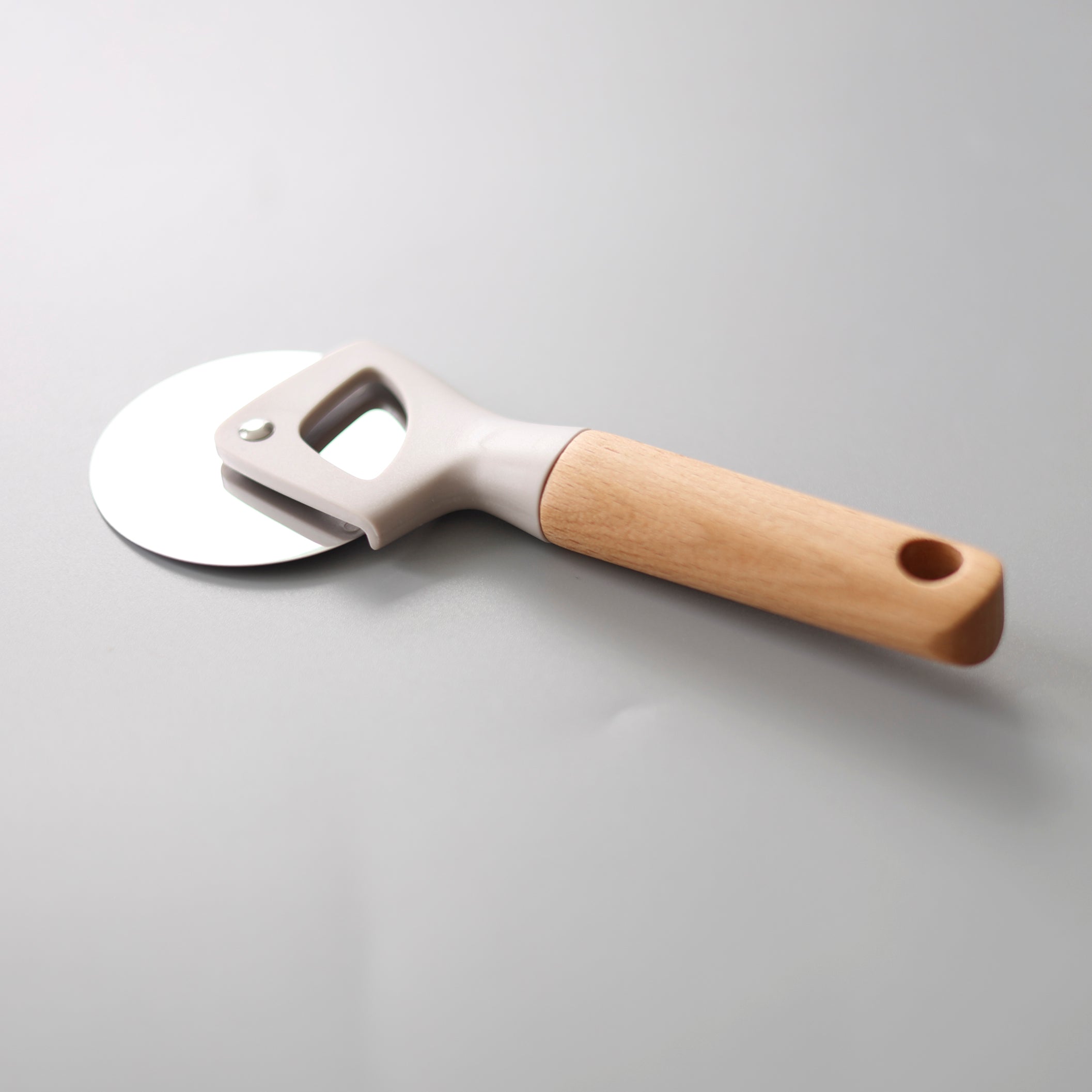 قطاعة بيتزا من الحر