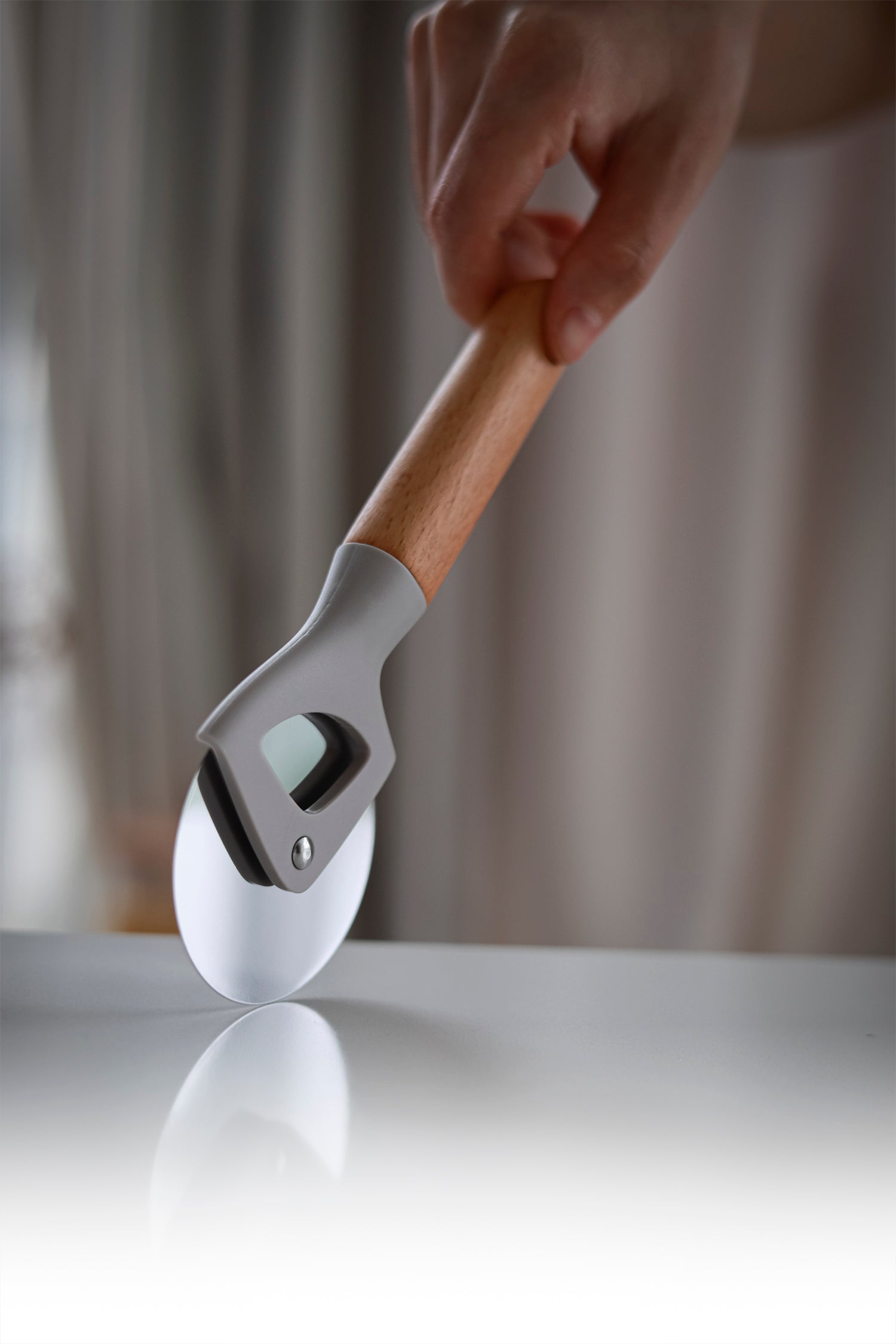 قطاعة بيتزا من الحر