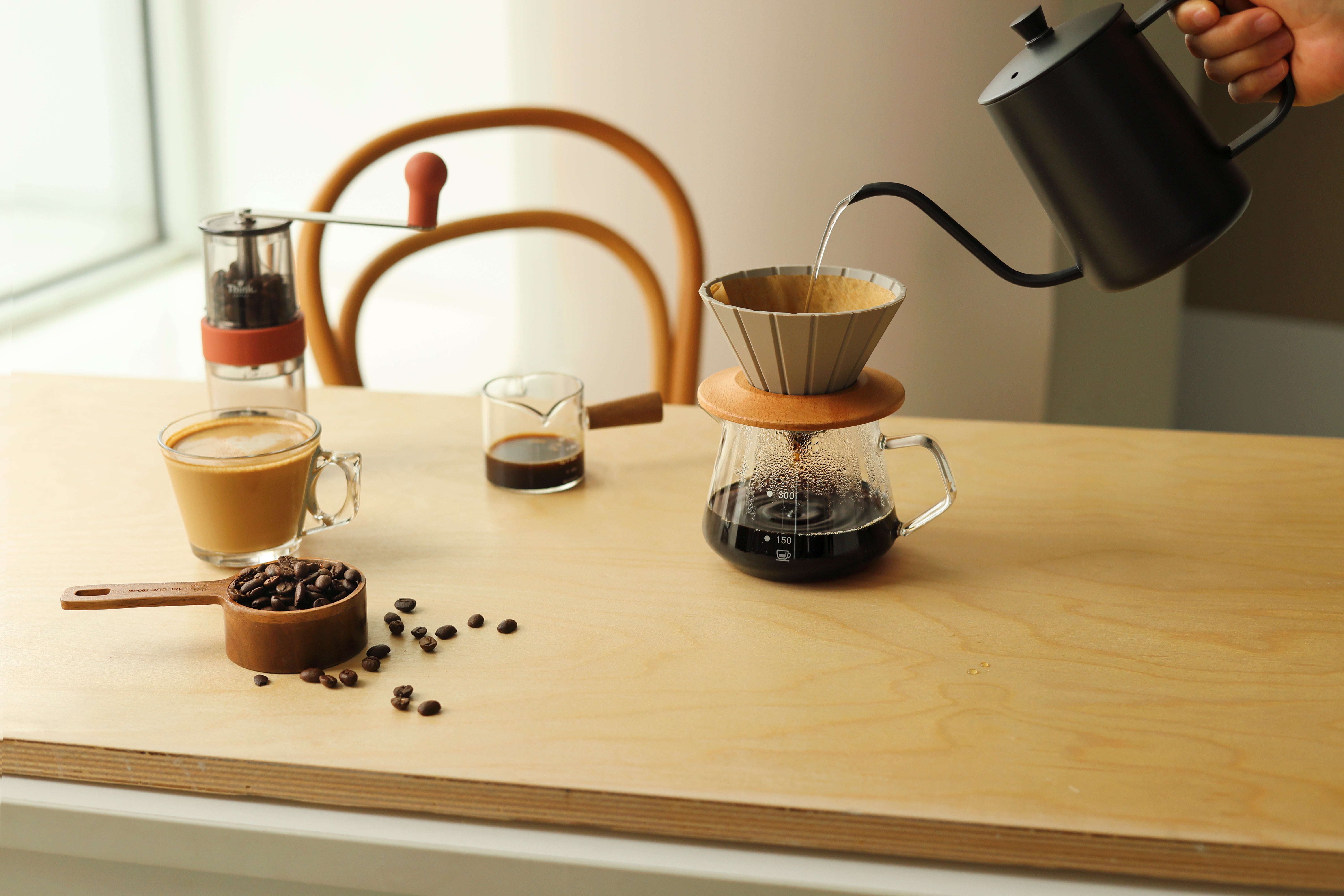 طقم ترشيح القهوة المختصة من الحر