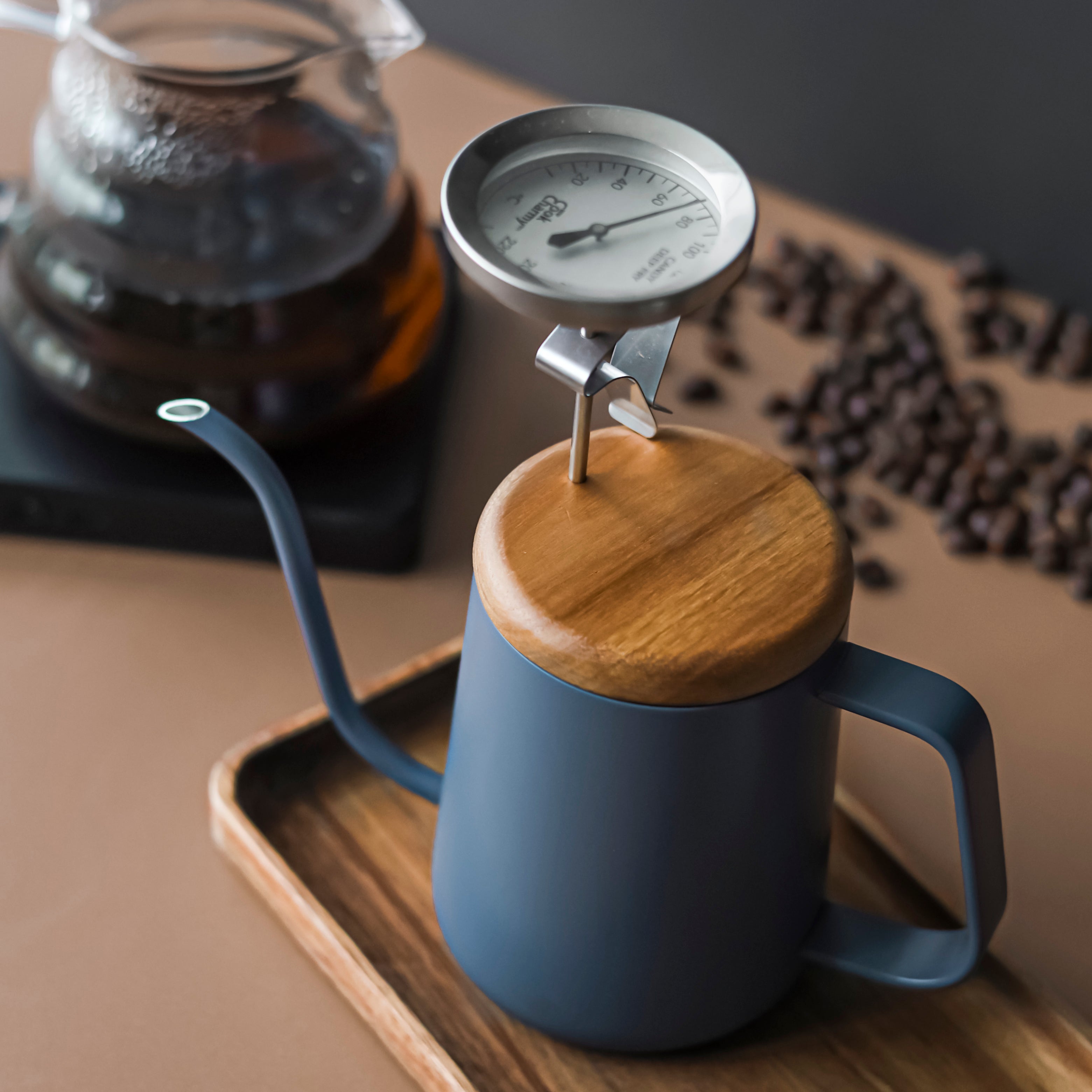 ابريق القهوة المختصة من الحر