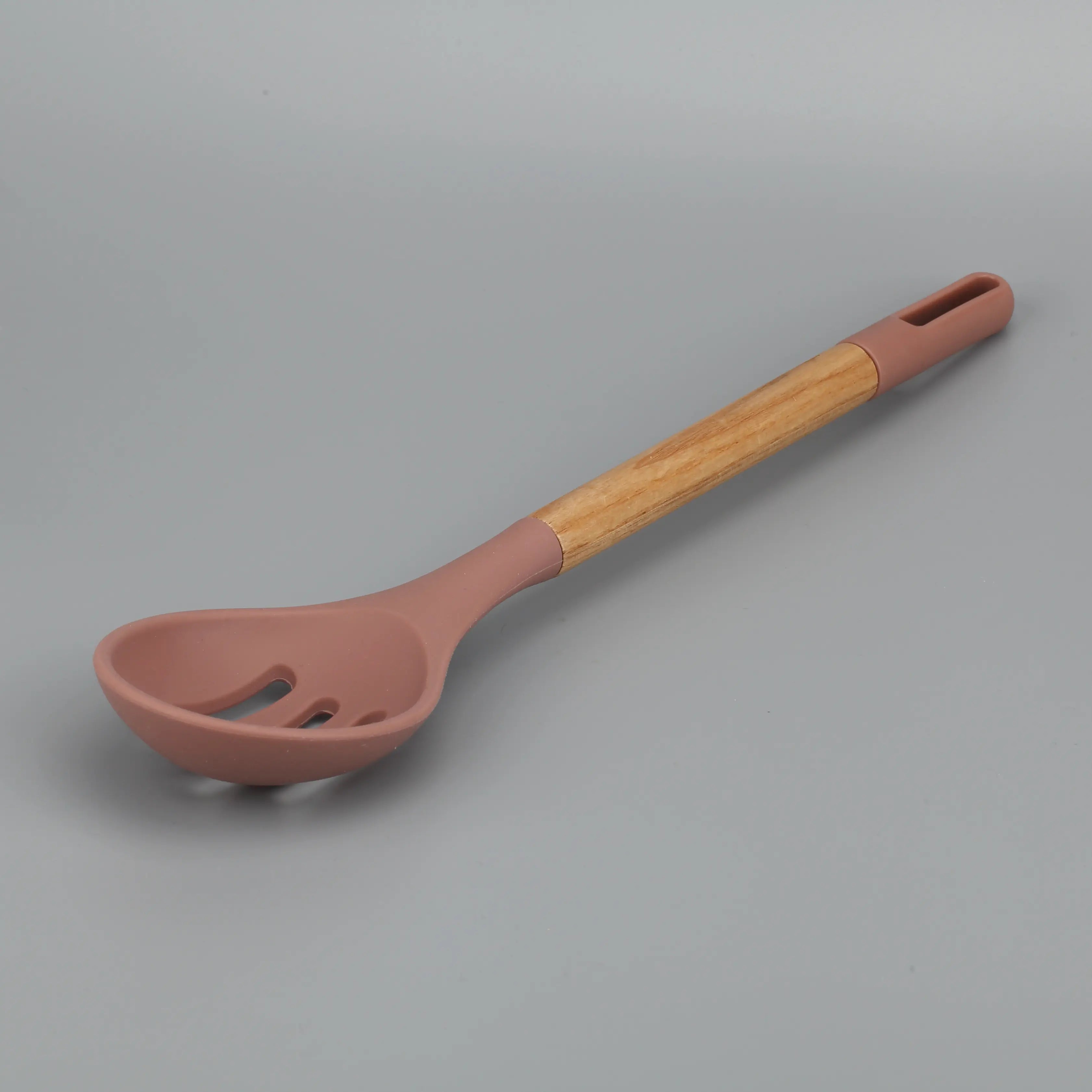 مغرفة نصفية من الحر